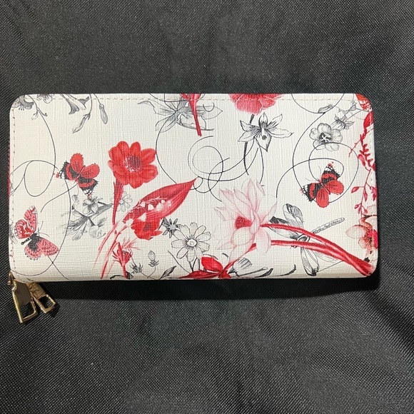 Unbranded Handbags - White and Red Floral Bird Pattern Clutch Bag